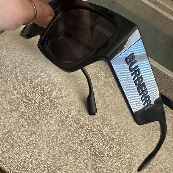 Burberry Men’s Black Rectangle Sunglasses - Made in Italy - Picture 15 of 17